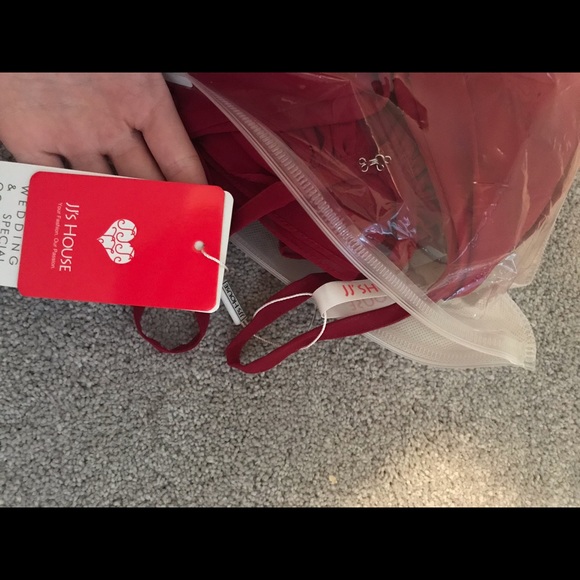 Red prom dress or bridesmaid dress - Picture 3 of 4